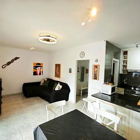 El Pisito La Dolce Holiday home *